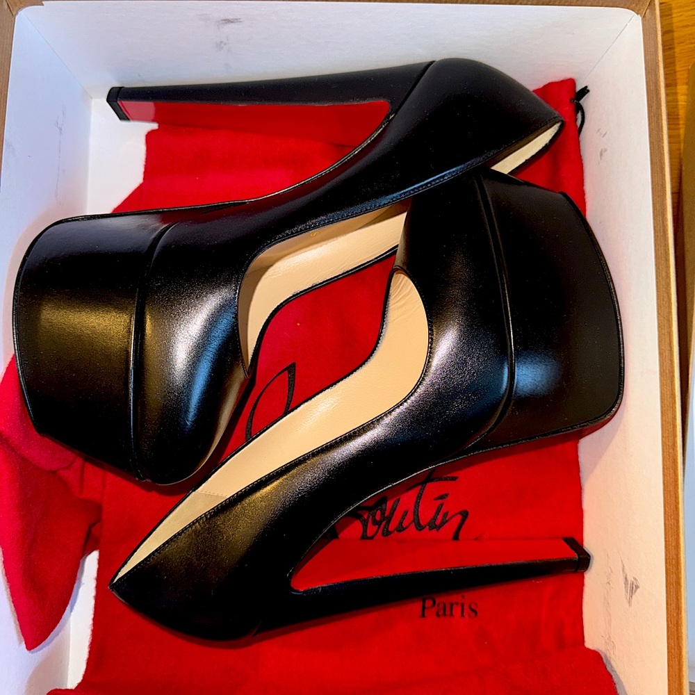 AUTHENTIC Christian Loubutin black leather platform heels size 39